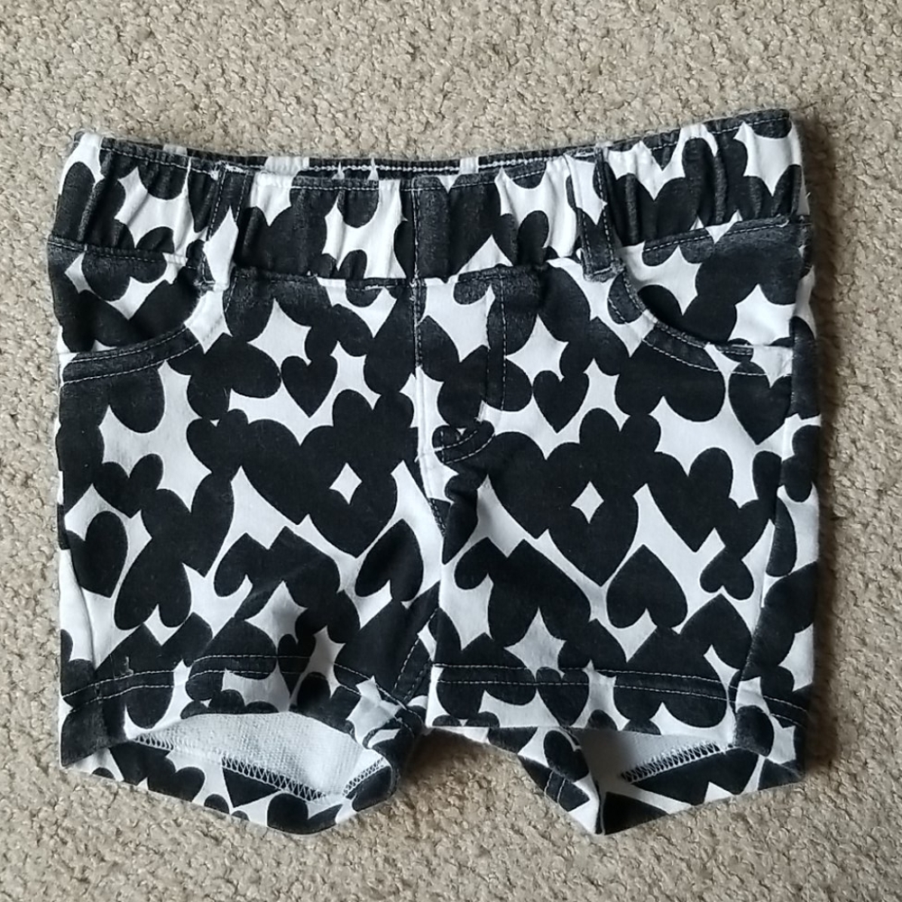 ❤ 4/$20 Jumping beans Black & white Heart Shorts